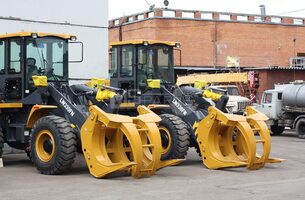 В наличии фронтальные погрузчики XCMG LW330FN с челюстными захватами - 1